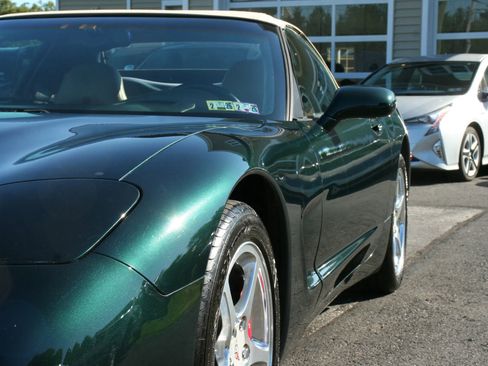 Used 2001 Chevrolet Corvette Convertible w/ Preferred Equipment Group2 image 19