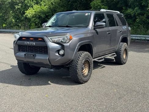 Used 2016 Toyota 4Runner SR5 AWD/4WD image 3
