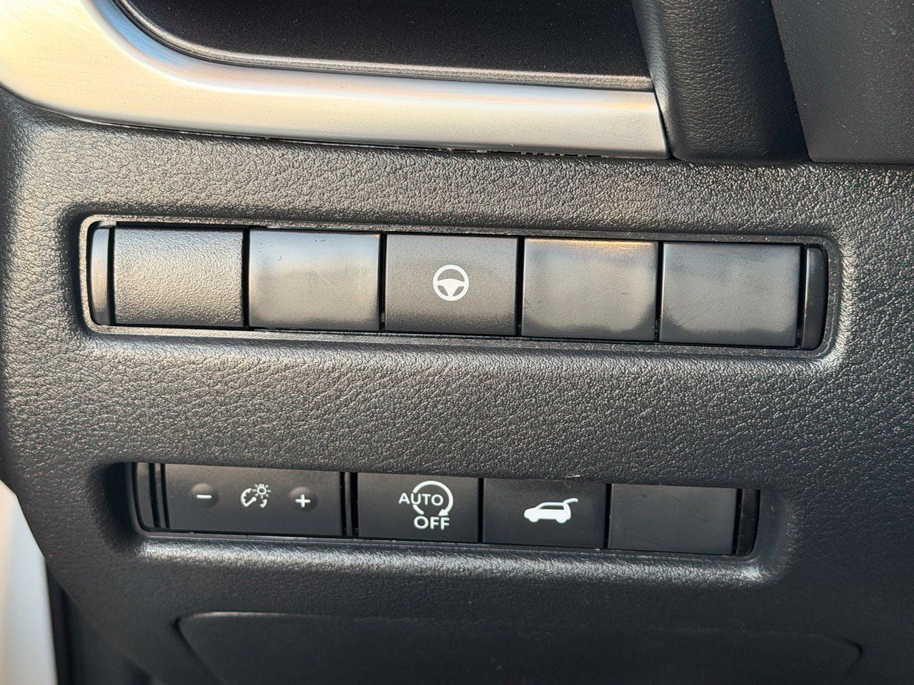 Certified 2024 Nissan Rogue SV FWD image 19