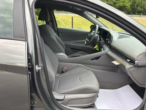 Certified 2026 Hyundai Elantra SE w/ Cargo Package FWD image 23