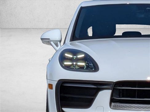 Used 2025 Porsche Macan image 12
