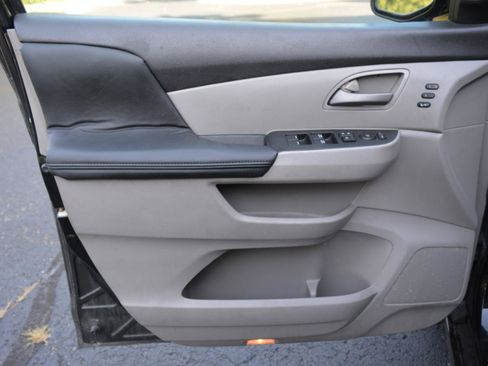 Used 2013 Honda Odyssey Touring Elite image 9