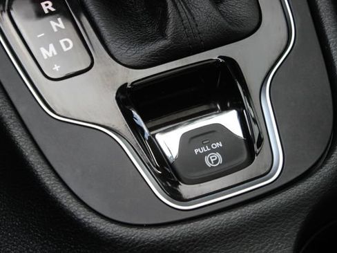 Used 2022 Jeep Cherokee Limited AWD/4WD image 10