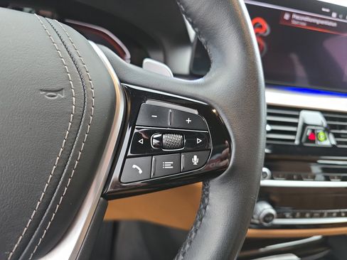 Used 2021 BMW 540i w/ Premium Package image 18