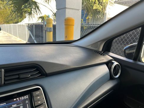 Used 2025 Nissan Versa SV image 32