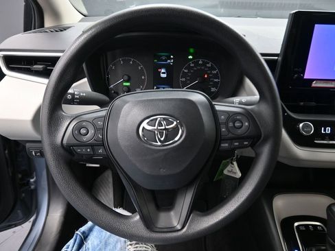 Used 2024 Toyota Corolla LE image 6