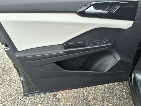Certified 2025 Volkswagen Taos S AWD/4WD image 17