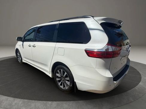 Used 2019 Toyota Sienna Limited Premium image 7
