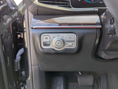 Used 2022 Mercedes-Benz GLS 450 4MATIC image 17