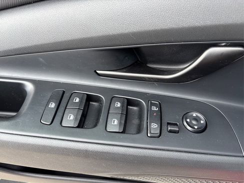 Certified 2025 Hyundai Elantra Sport image 33