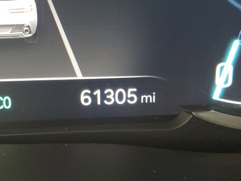 Used 2022 Genesis GV70 2.5T w/ Advanced Package image 27