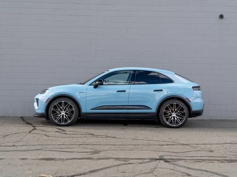 Certified 2025 Porsche Macan Electric image 2
