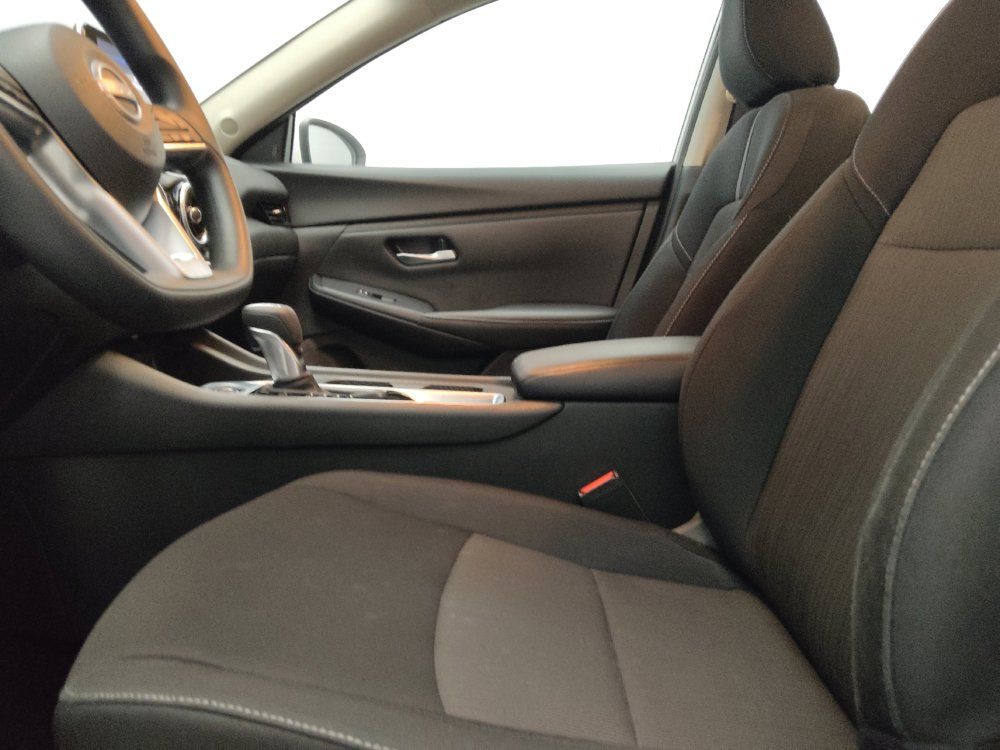 Used 2025 Nissan Sentra SV FWD image 17