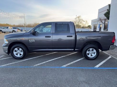 Used 2022 RAM 1500 Classic SLT image 4