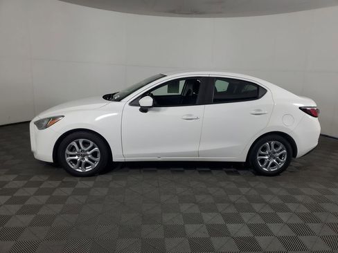 Used 2017 Toyota Yaris iA image 7