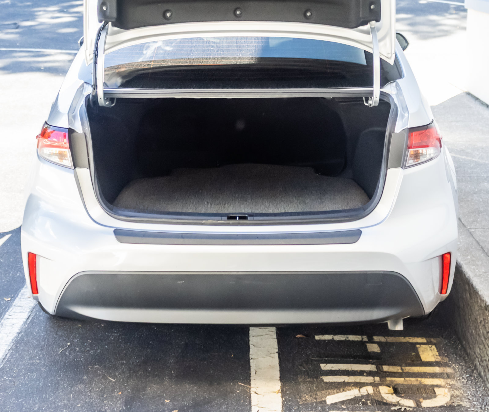 Used 2023 Toyota Corolla LE w/ Carpet Mat Package (TMS) AWD/4WD image 20
