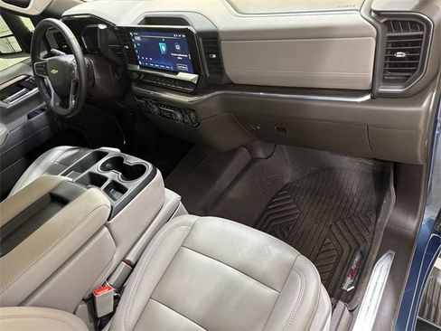 Used 2024 Chevrolet Silverado 2500 LT w/ Convenience Package image 29