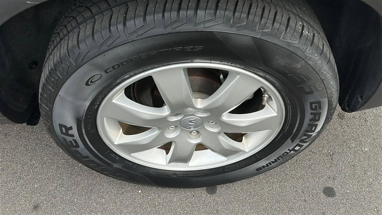 Used 2012 Kia Sorento FWD image 17