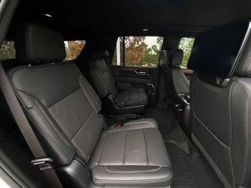 Used 2025 GMC Yukon Denali w/ Denali Reserve Package image 28