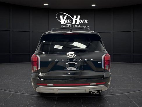 Used 2023 Hyundai Palisade Limited image 4