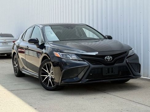 Used 2024 Toyota Camry SE FWD image 2