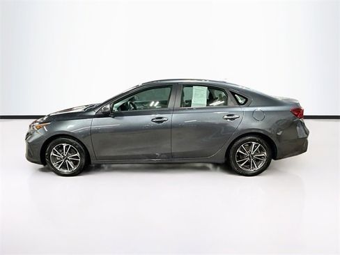 Used 2023 Kia Forte LXS w/ LXS Technology Package image 4