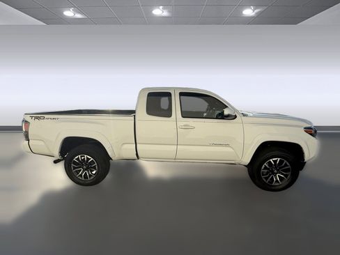 Certified 2022 Toyota Tacoma TRD Sport w/ Technology Package image 8