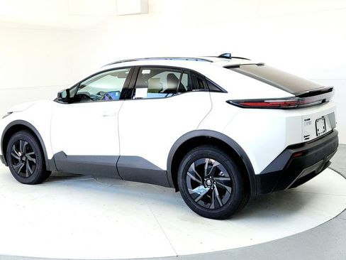 New 2026 Toyota C-HR AWD/4WD image 4