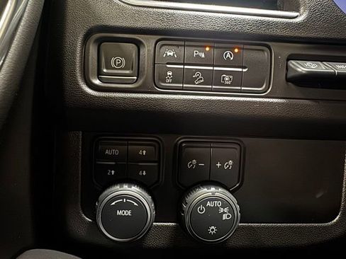 Used 2023 Chevrolet Suburban High Country AWD/4WD image 23
