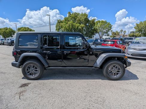 Used 2024 Jeep Wrangler Unlimited Sport AWD/4WD image 3