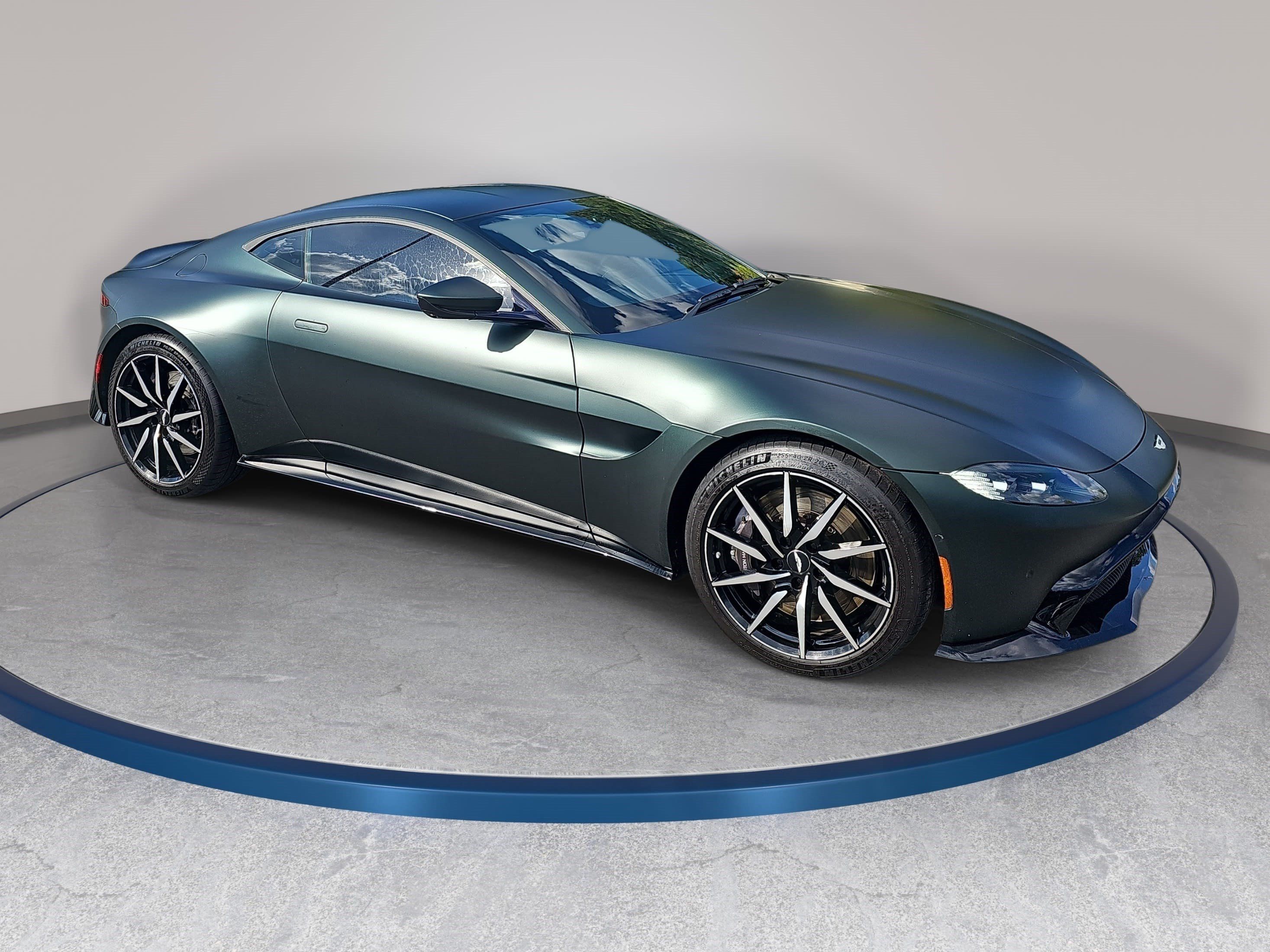 Used 2019 Aston Martin V8 Vantage Coupe RWD image 3