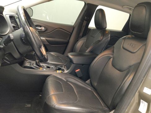 Used 2019 Jeep Cherokee Limited FWD image 17