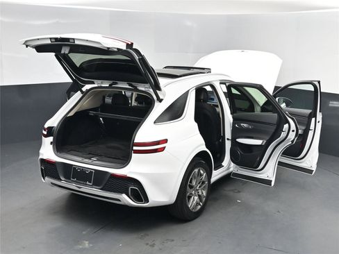 Used 2025 Genesis GV70 2.5T w/ Select Package image 31