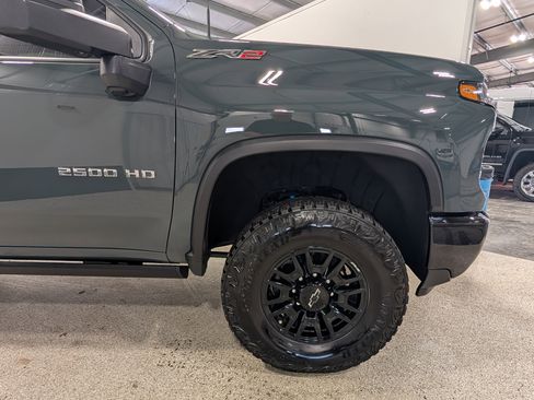 Used 2025 Chevrolet Silverado 2500 ZR2 w/ Technology Package image 12