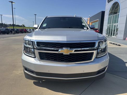 Used 2018 Chevrolet Tahoe LT w/ Luxury Package RWD image 2