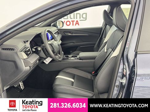 New 2026 Toyota Camry SE w/ Convenience Package FWD image 5