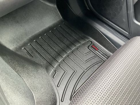 Used 2025 Subaru Outback Premium image 9