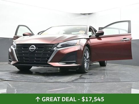 Used 2023 Nissan Altima 2.5 SV FWD image 69