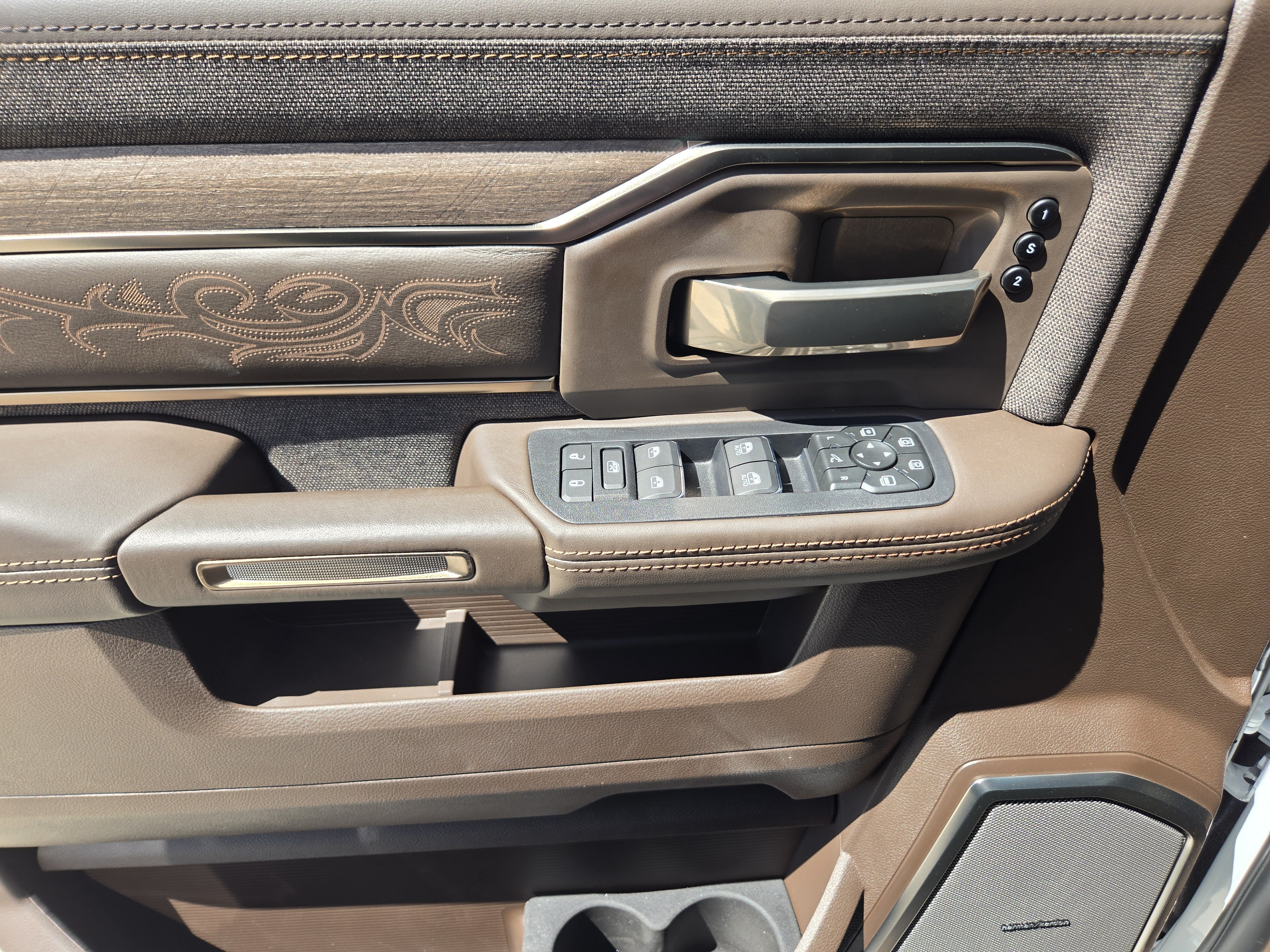 New 2026 RAM 2500 Limited AWD/4WD image 19