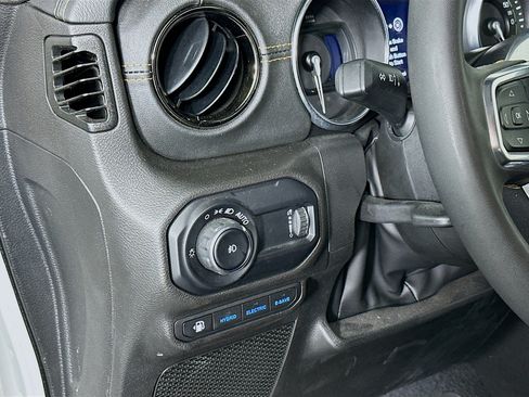 Used 2023 Jeep Wrangler Unlimited Sahara AWD/4WD image 17