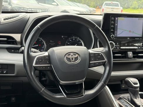 Used 2020 Toyota Highlander Limited FWD image 23