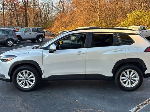 Used 2024 Toyota Corolla Cross LE image 7