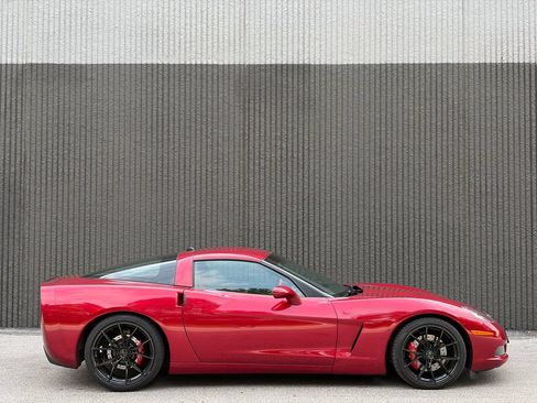 Used 2005 Chevrolet Corvette Coupe w/ Preferred Equipment Group RWD image 8