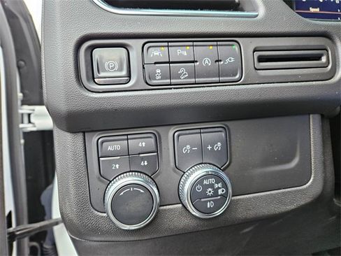 Used 2021 GMC Yukon XL AT4 image 8