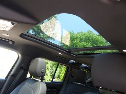 New 2025 Land Rover Defender 110 S image 18