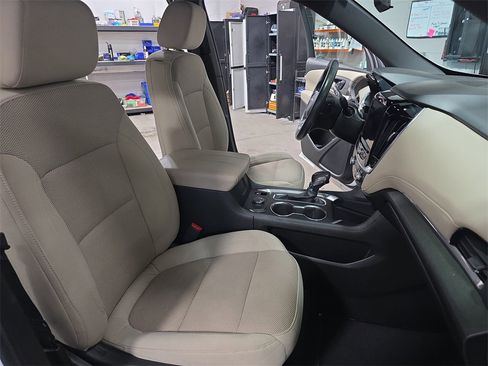 Used 2022 Chevrolet Traverse LT image 10