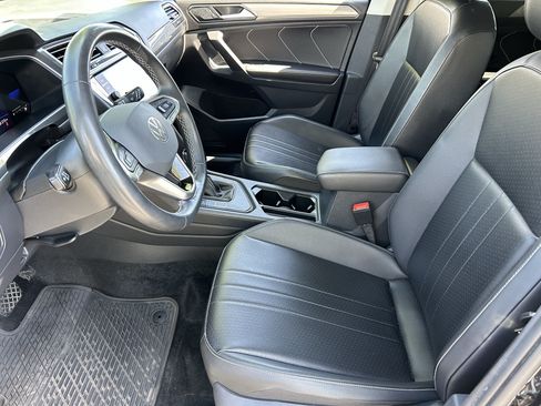 Used 2024 Volkswagen Tiguan SE FWD image 18