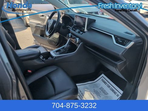 Used 2019 Toyota RAV4 XLE Premium image 15