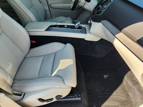 Certified 2025 Volvo XC90 T8 Ultra w/ Protection Package Premier image 16