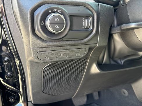 Used 2025 Jeep Gladiator Sport AWD/4WD image 11